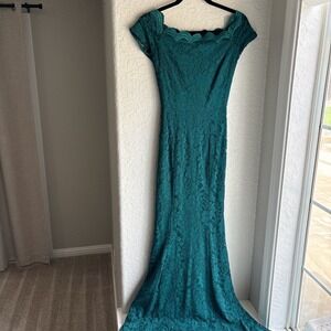 evanna formal crepe ruched dress SAVANNAH MAROON RUCHED GOWN | CULT MIA main image 0